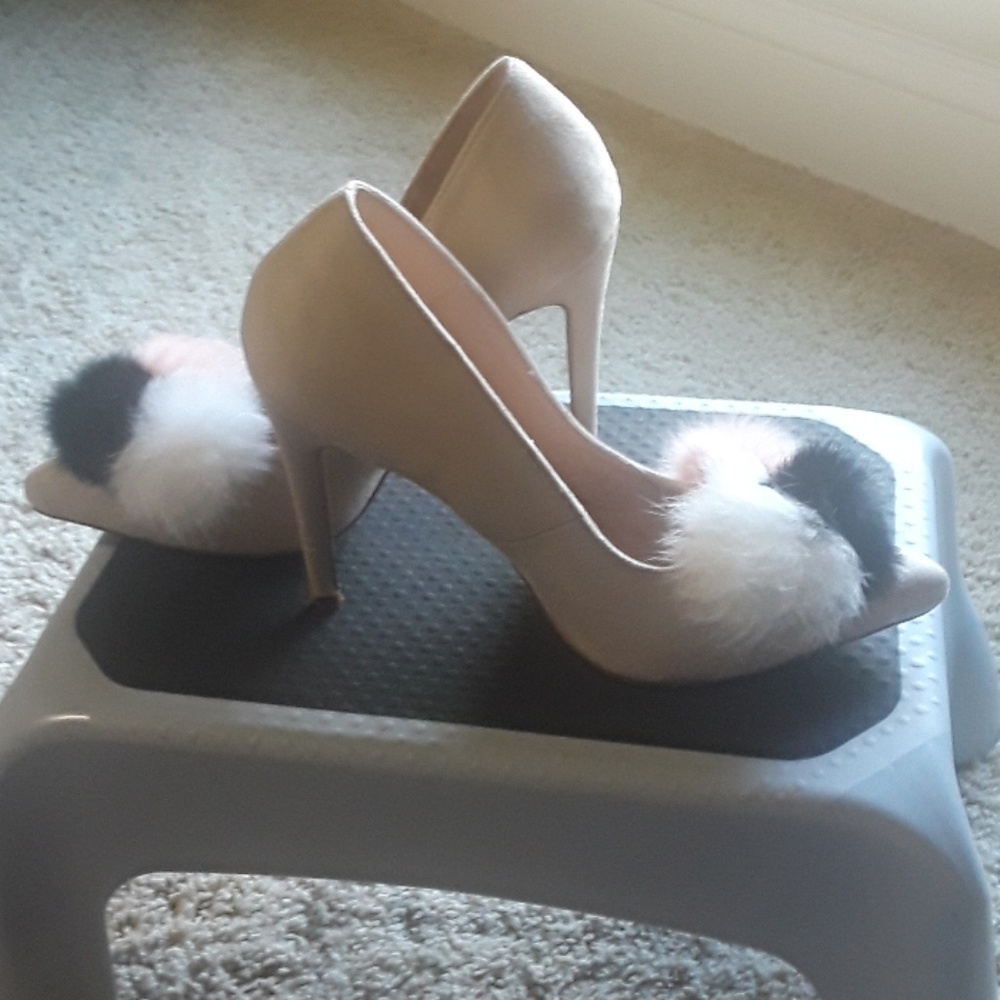 Pumps - Picture 3 of 3